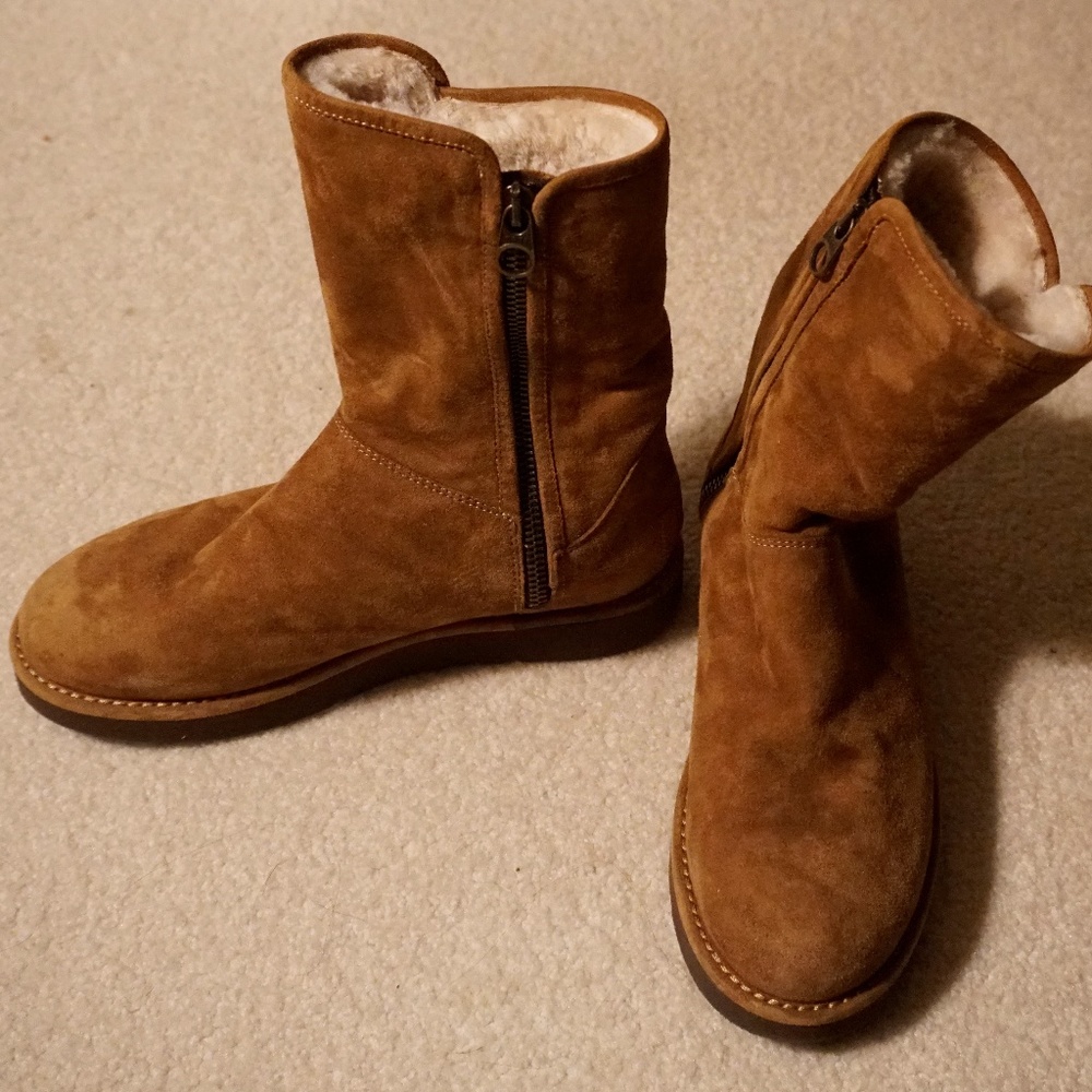 UGG Abree short boots size 5